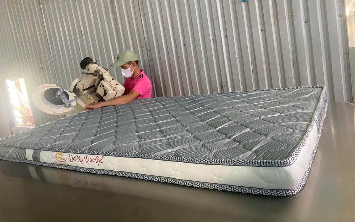 Quy trình sản xuất nệm được thực hiện chỉn chu.