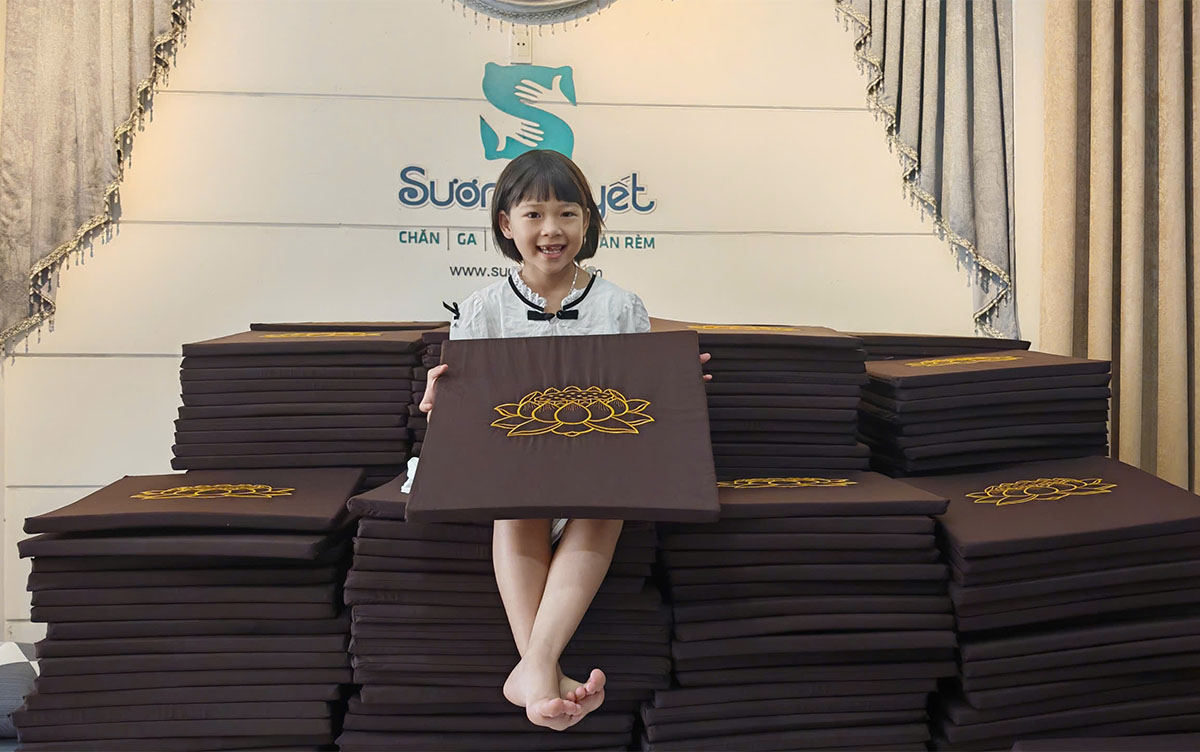 Sương Tuyết Hoàn Tất Cung Cấp 2000 Lót Ghế Hoa Sen Cho Tập Đoàn Sungroup Tây Ninh