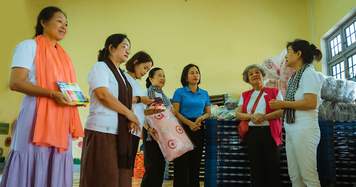 Sương Tuyết Cung Cấp Chăn Mền Poly Ấm Áp Cho Chương Trình Từ Thiện Măng Đen