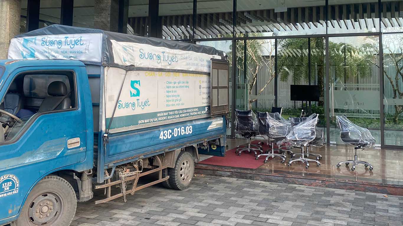 Sương Tuyết  Tân Trang, Bọc 100+ Ghế Sofa & Văn Phòng Cho Vinpearl Nam Hội An