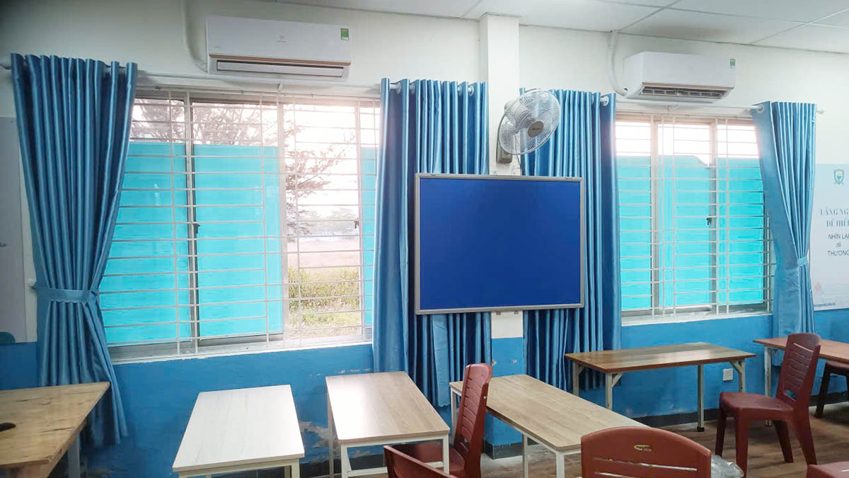 Sương Tuyết Thi Công Rèm Vải 1 Lớp Tại Trường Học Hoàng Sa Đà Nẵng