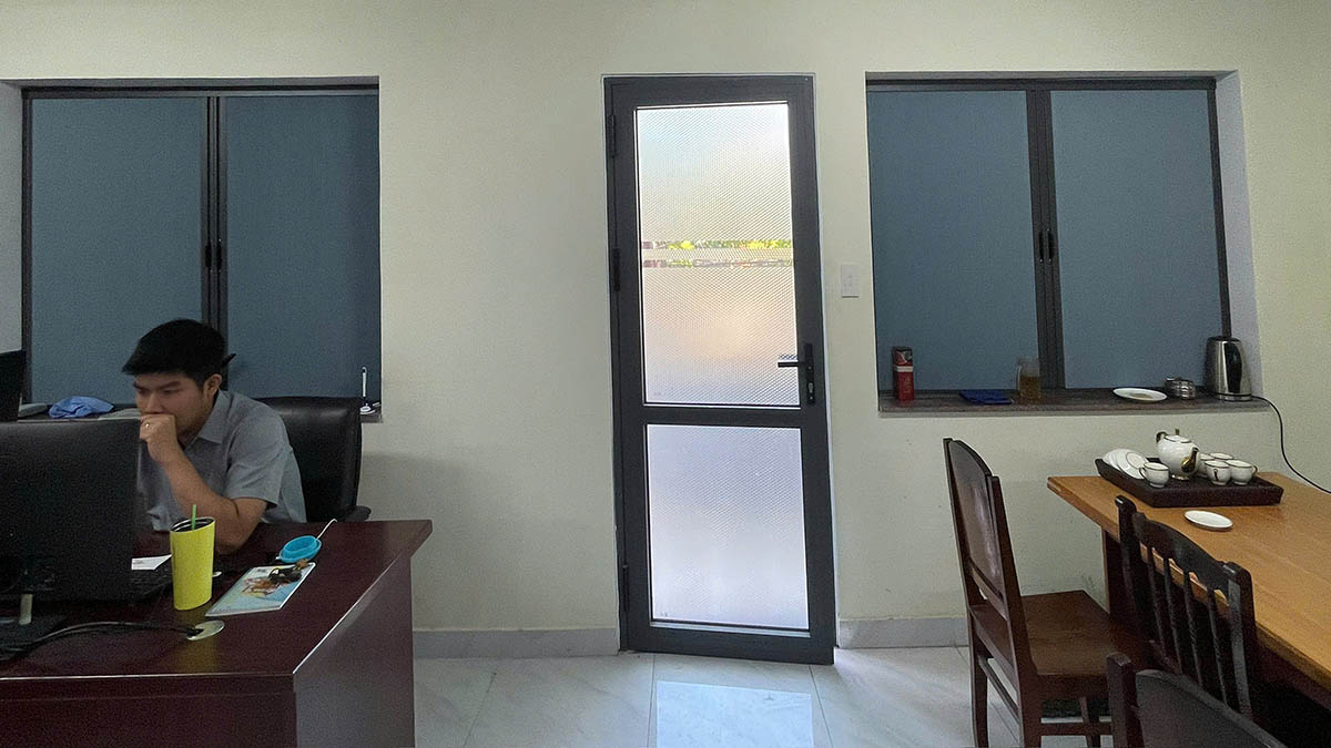 Thi Công Rèm Vách Tổ Ong Văn Phòng Ga Tàu Hỏa Đà Nẵng